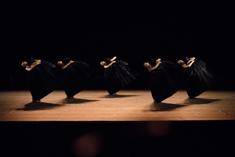 ann-ray-jiri-kylian-AP-1565_PETITE MORT_J Kylian_  J Visocchi V Colasante H Kang A Catonnet C de Bellefon (c) ann ray OnP