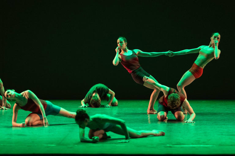 SADEH21_240205_YKellerman_S0874_SADEH21_OHAD NAHARIN_Victoire Anquetil Apolline Anquetil M Rubio C Gross A Belem H Vgliotti (c) Yonathan Kellerman OnP