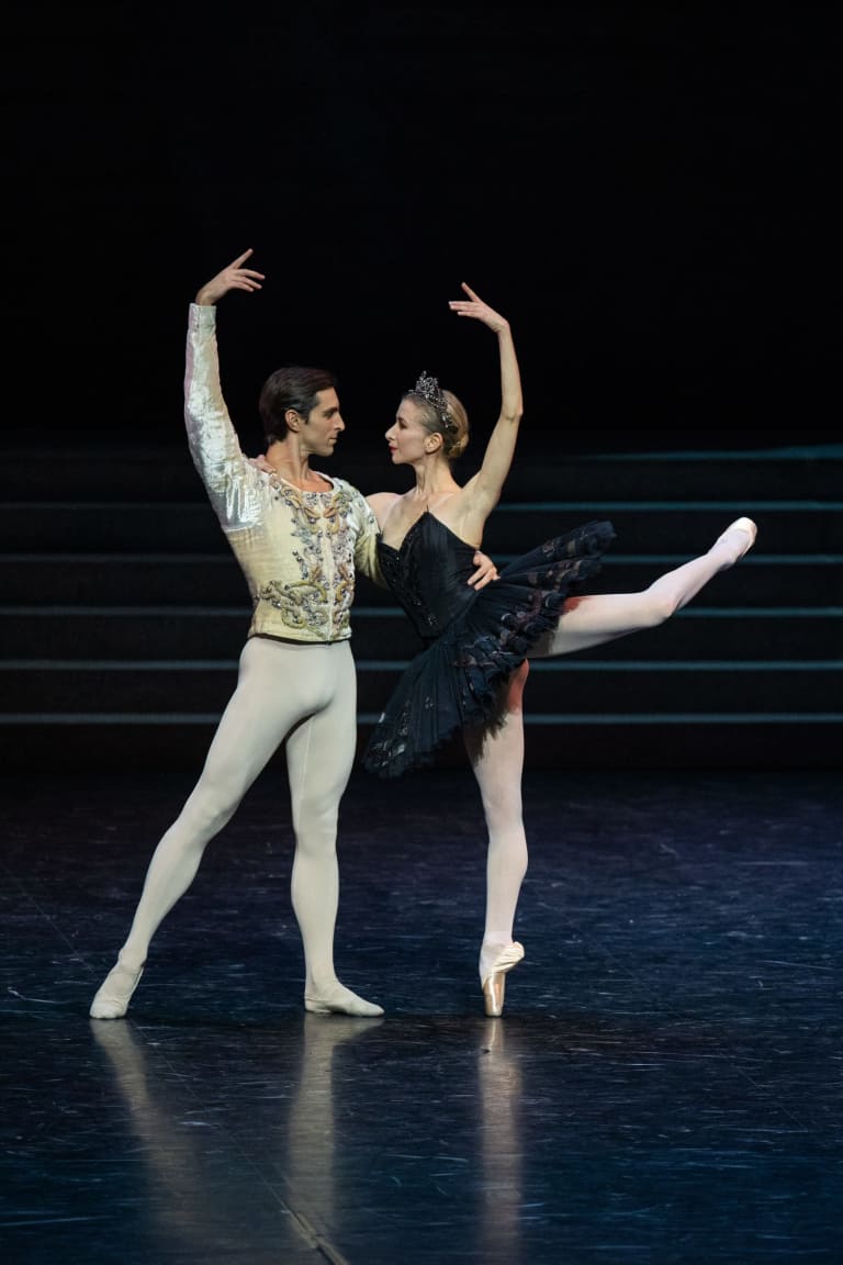 LAC2223_YKellerman_1216_S0740_LAC DES CYGNES_Rudolf Noureev_Myriam Ould-Braham (Odile) Marc Moreau (Le prince Siegfried) (c) Yonathan Kellerman OnP