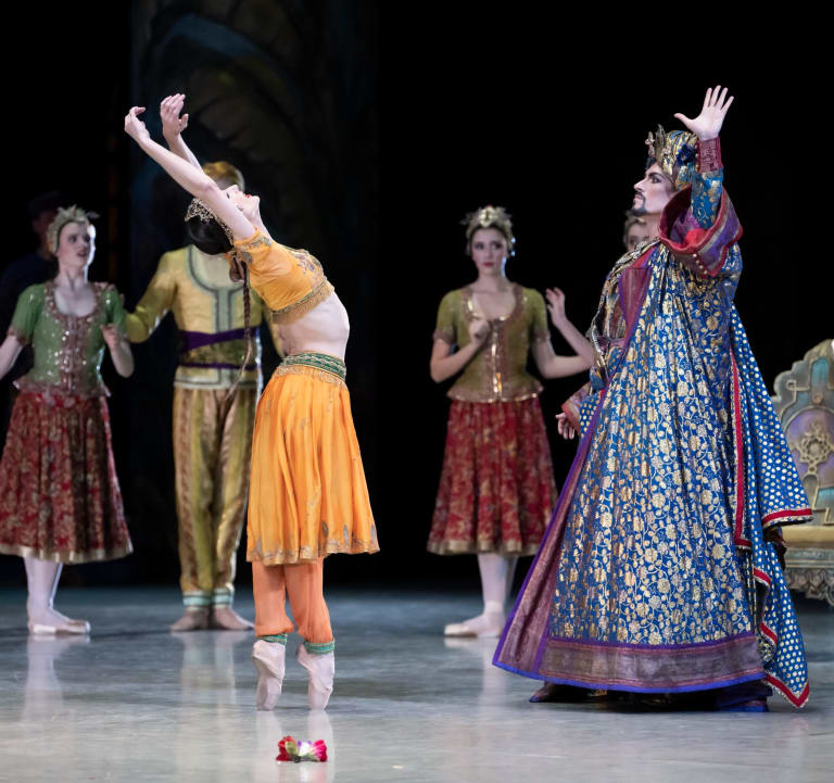 9_DSC6460_BAYADERE_NOUREEV_Dorothée Gilbert (Nikiya) Arthus Raveau (Le Rajah) (c) Julien Benhamou OnP
