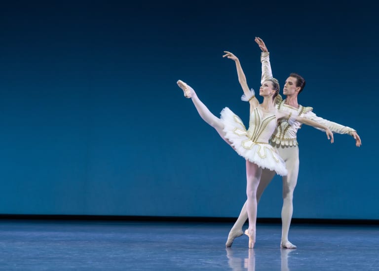 MHB_3149_THEME ET VARIATIONS_ BALANCHINE_ Bleuenn Battistoni et Thomas Docquir © Maria-Helena Buckley OnP