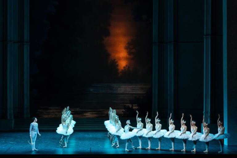 2223LAC_YKellerman_1208_G0265_LAC DES CYGNES_Rudolf Noureev_Valentine Colasante Paul Marque (c) Yonathan Kellerman OnP