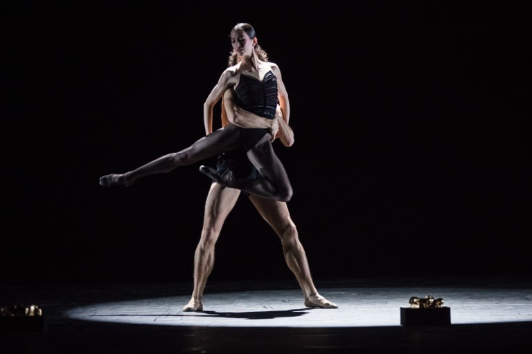 ann-ray-jiri-kylian-0646_STEPPING STONES_ J Kylian (Hannah O'Neill et Hugo Marchand (c) Ann Ray OnP