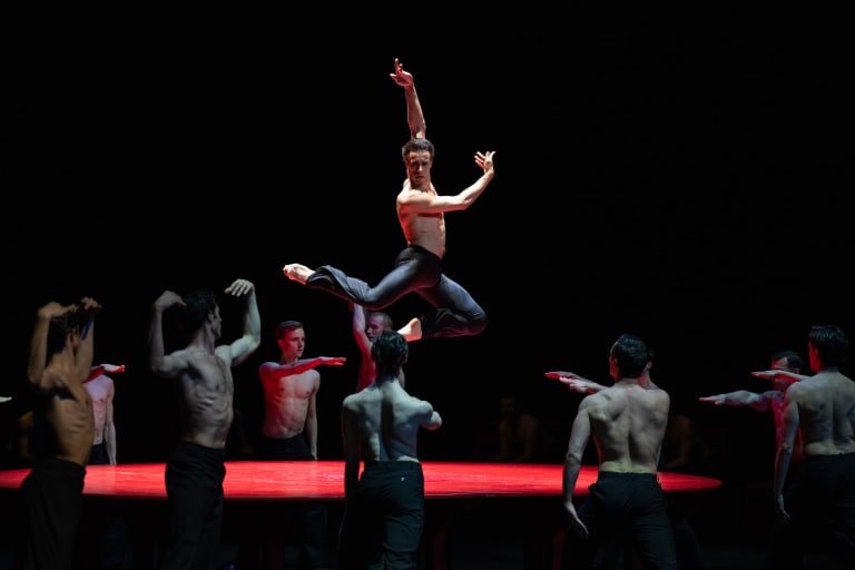 2223BEJART_0510_YKellerman_0538_BOLERO_Maurice Béjart_Mathias Heymann (c) Yonathan Kellerman OnP