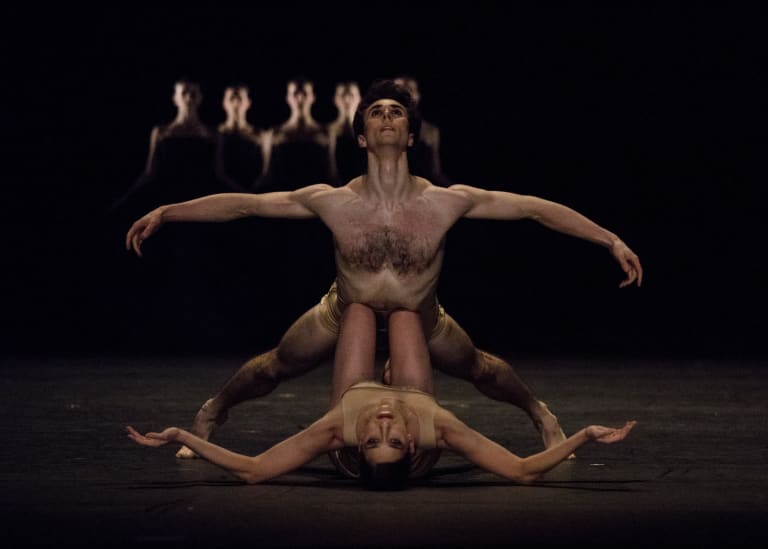 ann-ray-jiri-kylian-0890_PETITE MORT_J Kylian_Clémence Gross Alexander Maryianowski (c) Ann Ray OnP