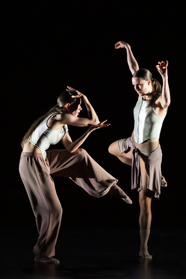 ARENA_260324_YKellerman_S1230_ARENA_M Runacre-Temple, J Wright_Caroline Osmont  Ida Viikinkoski (c) Yonathan Kellerman OnP