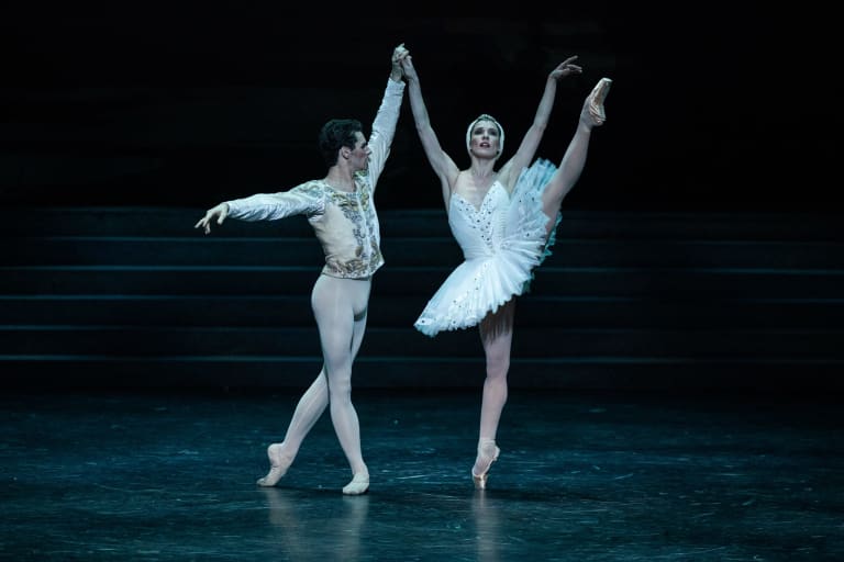2223LAC_YKellerman_1208_G1101_LAC DES CYGNES_Rudolf Noureev_Valentine Colasante Paul Marque (c) Yonathan Kellerman OnP