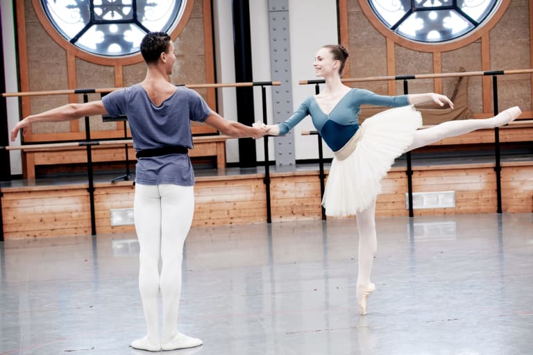 250203-BONP-Belle-Rep-333_1_BELLE AU BOIS DORMANT_R Noureev_Bleuenn Battistoni Guillaume Diop (c) Agathe Poupeney OnP