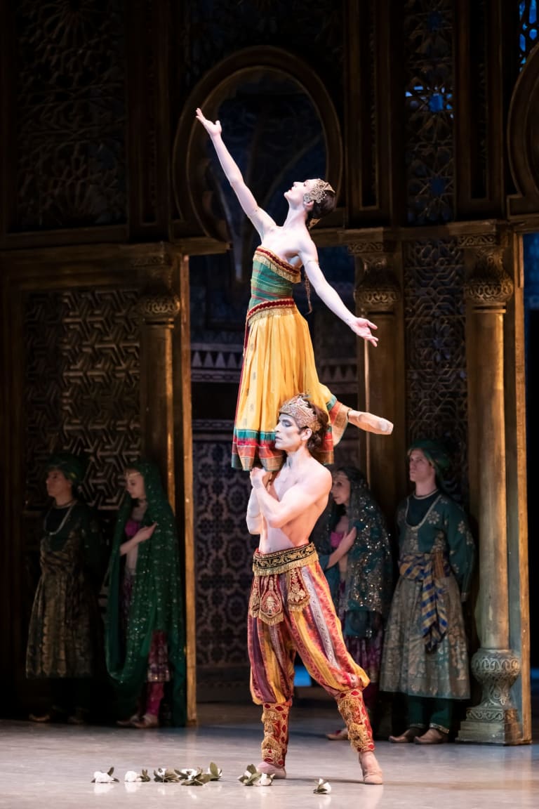 5_DSC7509_BAYADERE_NOUREEV_Dorothée Gilbert (Nikiya) Audric Bezard (L'Esclave) (c) Julien Benhamou OnP