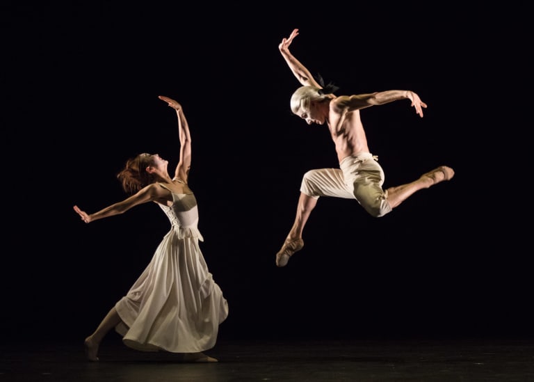 ann-ray-jiri-kylian-1128_SECHS TANZE_J Kylian_Saki Kuwabara Yvon Demol (c) Ann Ray OnP