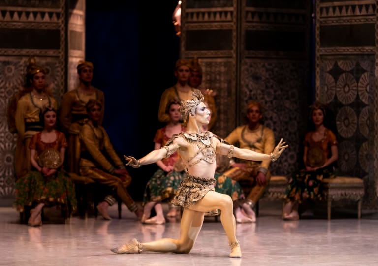 8_DSC2067_BAYADERE_NOUREEV_Thomas Docquir (L'Idole dorée) (c) Julien Benhamou OnP