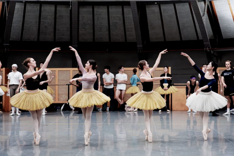 250203-BONP-Belle-Rep-265_1__BELLE AU BOIS DORMANT_R Noureev_ India Shackel, Laure Ravera, Natalie Henri Yeeun Lee (c) Agathe Poupeney OnP