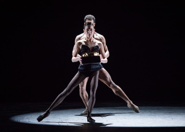 ann-ray-jiri-kylian-AP-1471_STEPPING STONES_J Kylian_Ludmila Pagliero Jack Gasztowtt (c) ann ray OnP