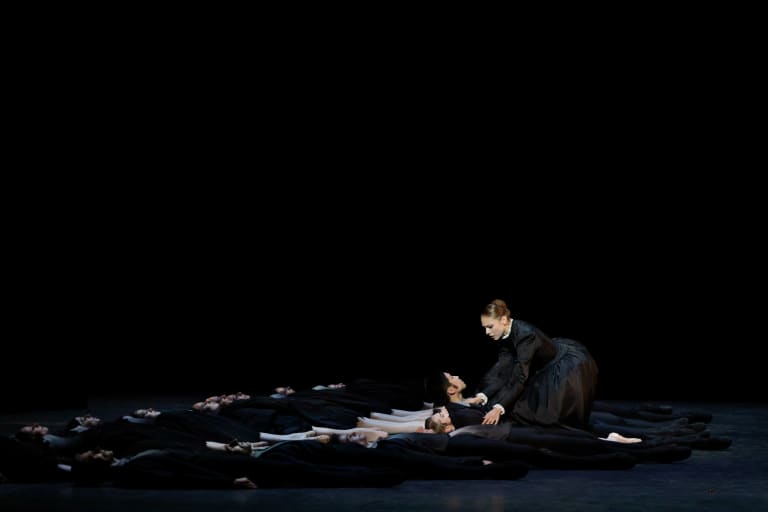 LE ROUGE ET LE NOIR 9