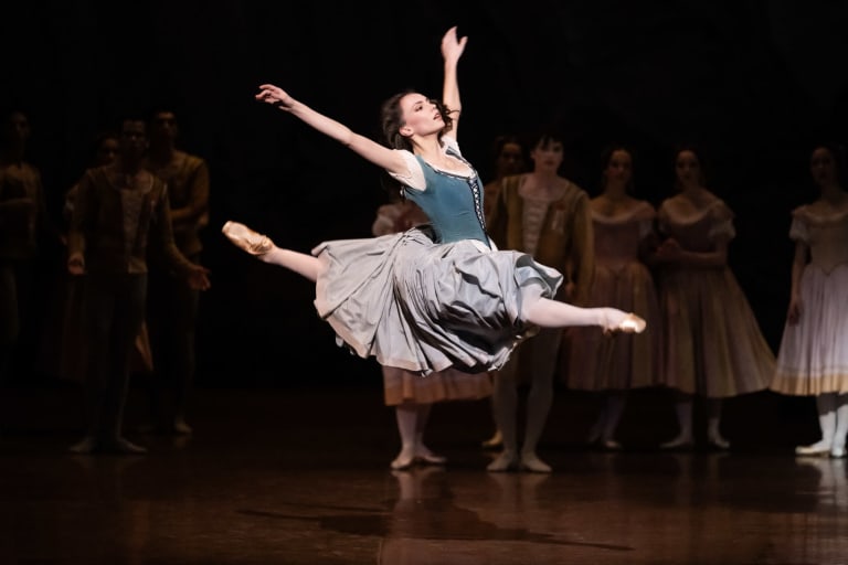 _Z9Z6729_GISELLE_Coralli Perrot_Bleuenn Battistoni (c) Julien Benhamou OnP