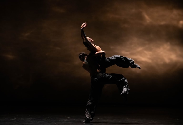 _Z9Z9683_THE SEASONS' CANON_Crystal Pite_ Ludmila Pagliero Jérémy-Loup Quer (c) Julien Benhamou OnP