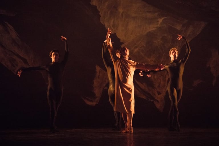 ann ray-2023-dante-onp-0086_THE DANTE PROJECT_Wayne McGregor_Irek Mukhamedov (au centre) (c) ann ray OnP