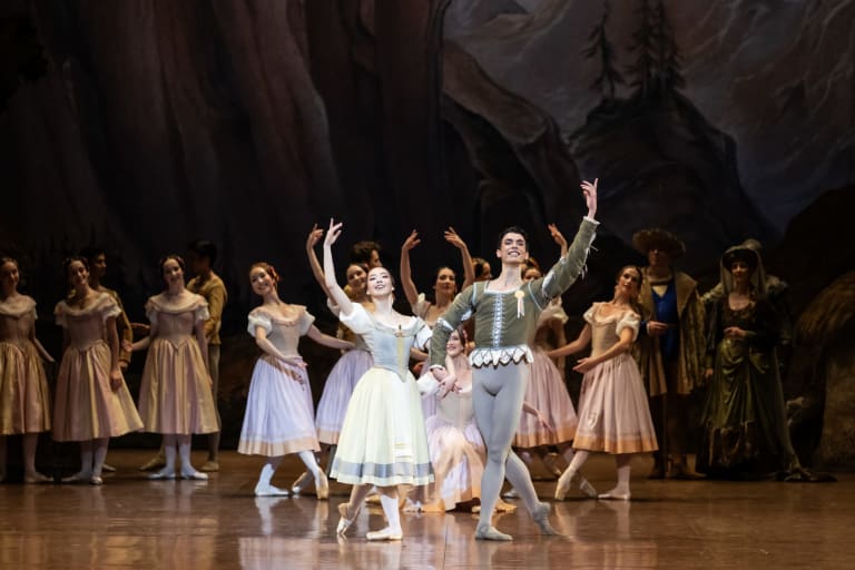 _Z9Z1774_GISELLE_Coralli Perrot_Elizabeth Partington Lorenzo Lelli (c) Julien Banhamou OnP