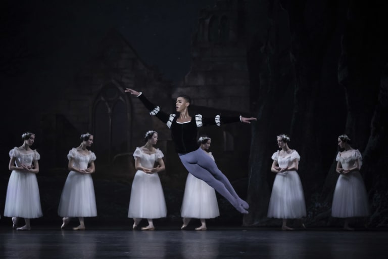 _Z9Z7256GISELLE_Coralli Perrot_Guilaume Diop (c) Julien Benhamou OnP