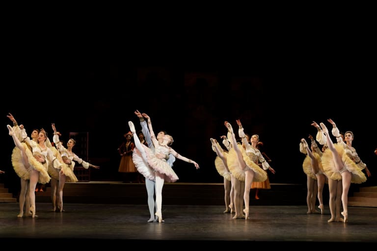 2023 04-EdD-Raymonda-©Loboff--075_RAYMONDA (Acte III)_Rudolf Noureev (c) Svetlana Loboff OnP