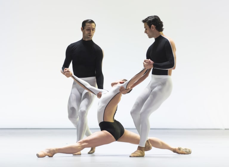 25112603-06BF_ANIMA ANIMUS_David Dawson_Marc Moreau, Valentine Colasante, Andrea Sarri © Benoîte FantonOnP