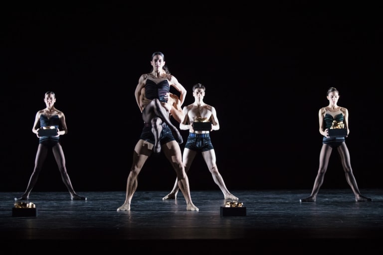 ann-ray-jiri-kylian-0679_STEPPING STONES_ J Kylian (Hannah O'Neill et Hugo Marchand au 1er plan L Pagliero A Raveau N Seropian  (c) Ann Ray OnP