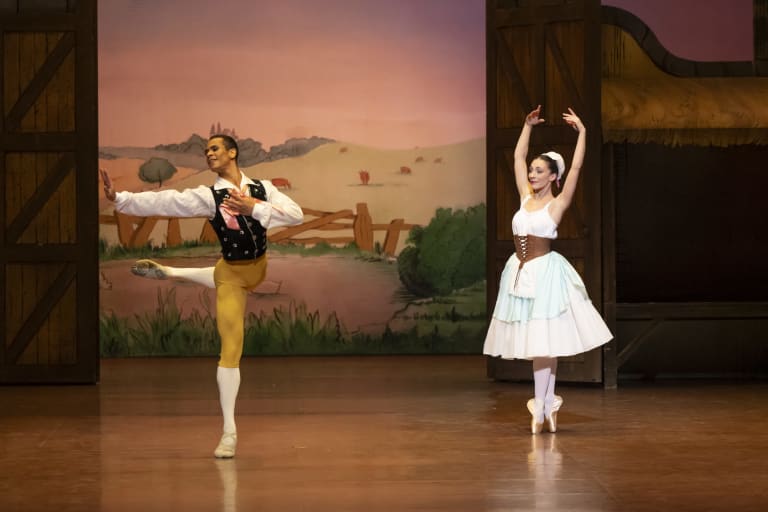 240314.2-22BF_ LA FILLE MAL GARDEE_F Ashton_ Marine Ganio Jack Gasztowtt (c) Benoite Fanton OnP