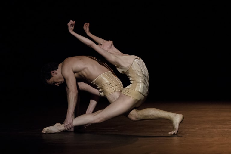 ann-ray-jiri-kylian-0937_PETITE MORT_J Kylian_ Bleuenn Battistoni Alexandre Gasse (c) ann ray OnP