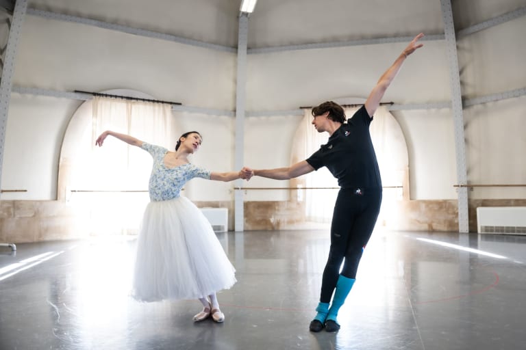 Z8Z_1547-2_ONEGUINE_John Cranko_Sae Eun Park Germain Louvet (c) Julien Benhamou OnP