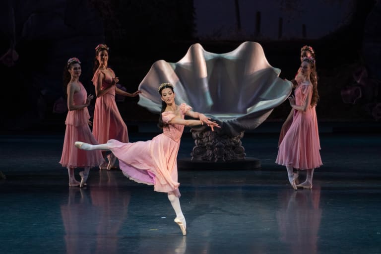 SONGE2122_0629_YKellerman_S0211_S0205_LE SONGE D'UNE NUIT D'ETE_GEORGE BALANCHINE_Hannah O'Neill (Titania) (c) Yonathan Kellerman OnP