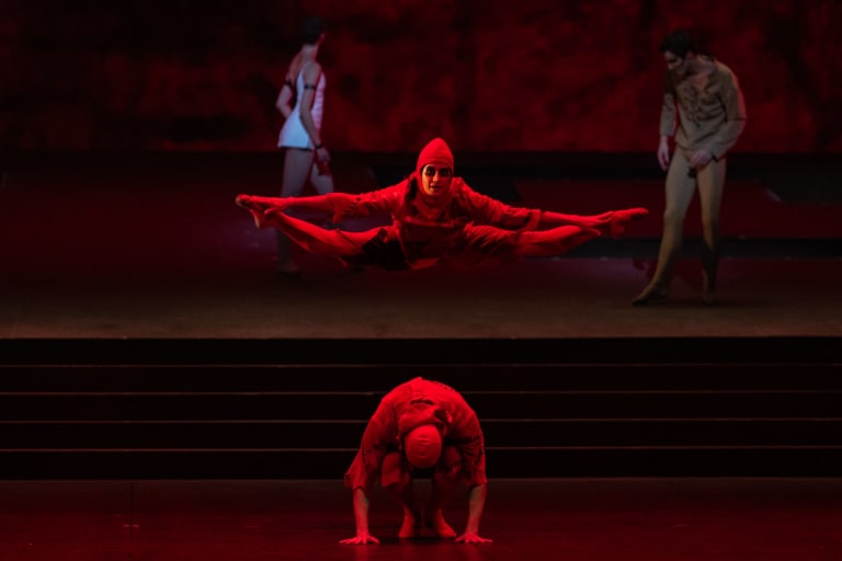 NOTREDAME_Roland Petit_Corps de ballet Roxane Stojanov et Jérémy-Loup Quer(c)YKellerman_G0674