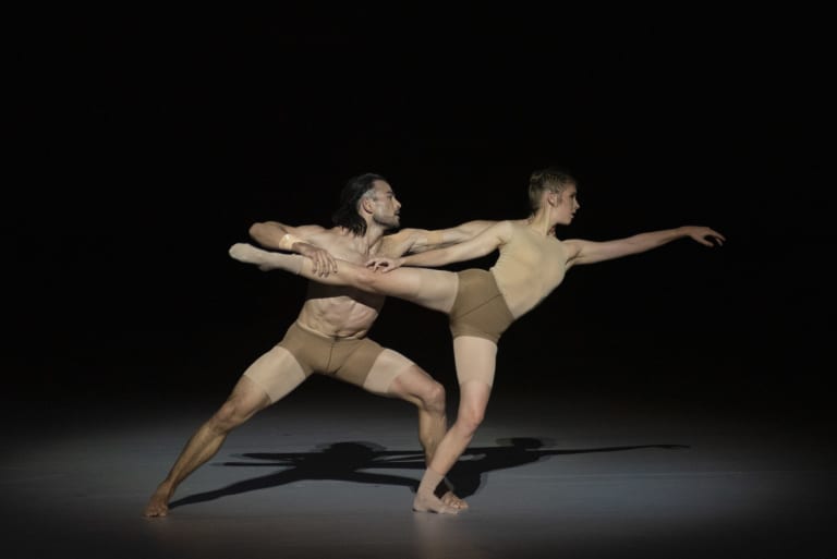 25112803-73BF_DRIFT WOOD _Imre et Marne Van Opstal_Takeru Coste et Marion Gautier de Charnacé © Benoîte FantonOnP