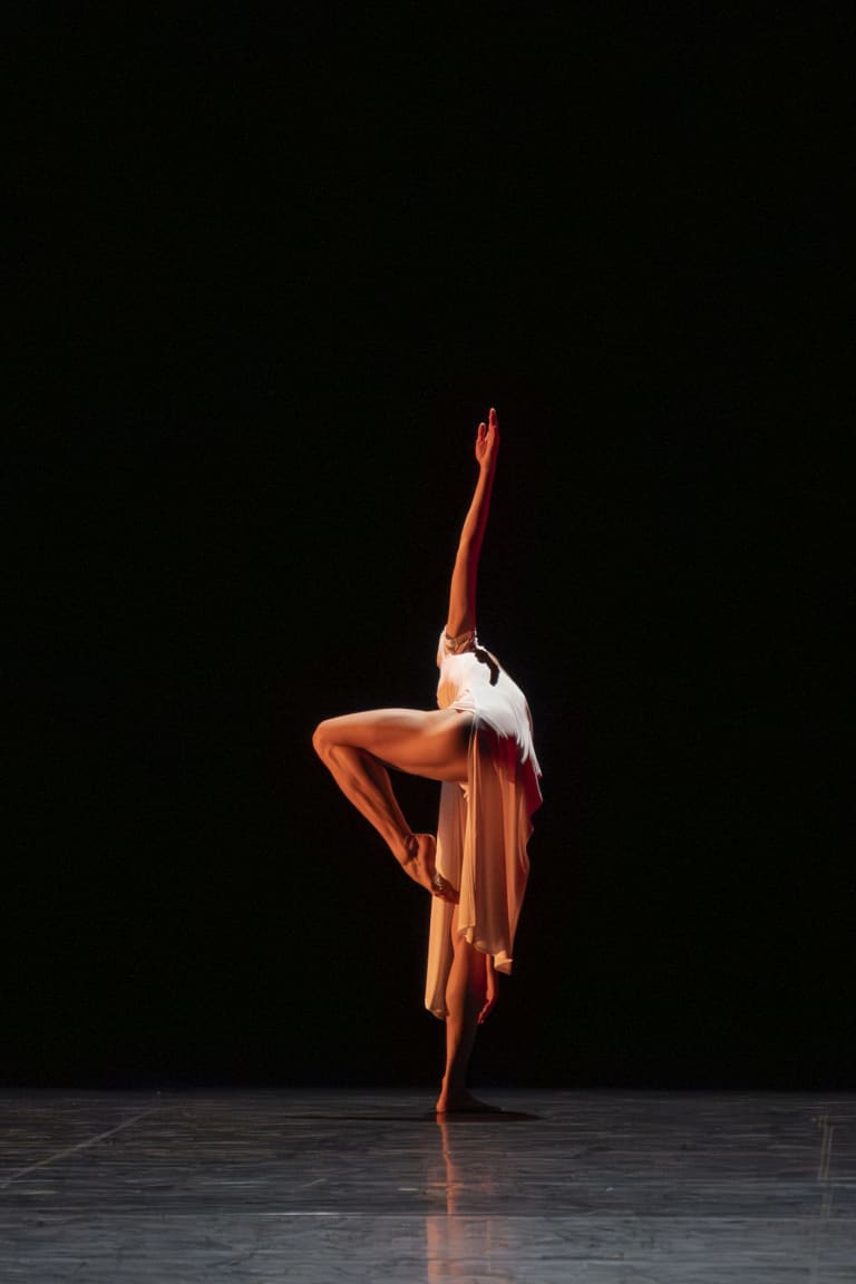 25112902-03BF_IF YOU COULDN’T SEE ME_Trisha Brown_Hannah O’Neill © Benoîte FantonOnP