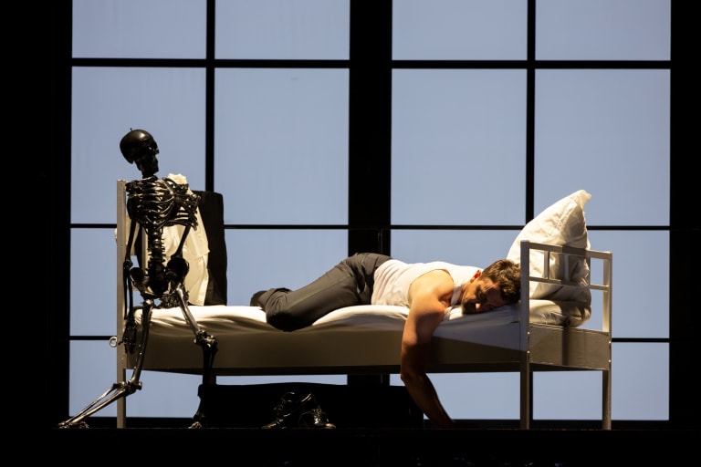 The Rake's Progress (saison 24/25) - 3