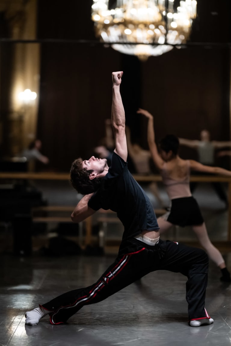 DSC_0013_ DANSEURS CHOREGRAPHES_ MINUIT_ Yvon Demol_Milo Avêque (c) Julien Benhamou OnP