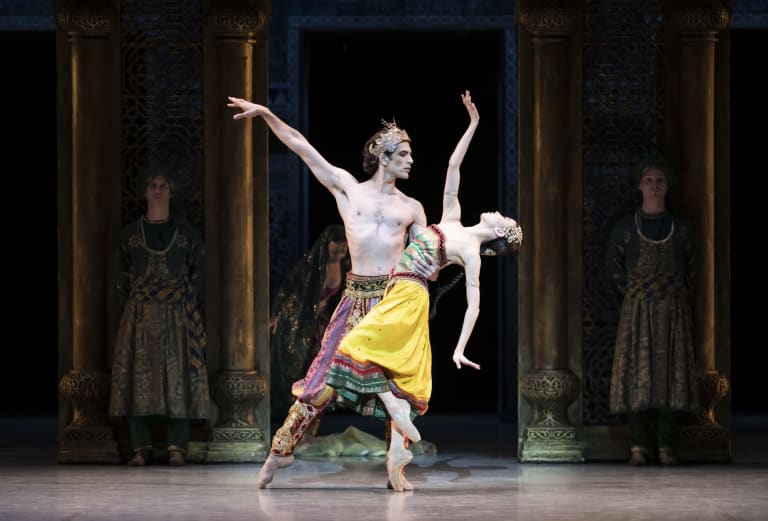 2_DSC8343_BAYADERE_NOUREEV_Sae Eun Park (Nikiya) Audric Bezard (L'Esclave) (c) Julien Benhamou OnP