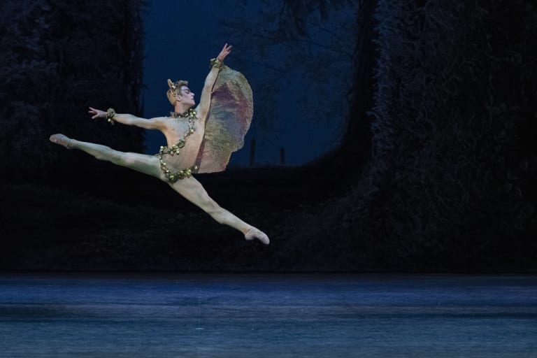 SONGE2122_0615_YKellerman_G0011_LE SONGE D'UNE NUIT D'ETE_GEORGE BALANCHINE_Andrea Sarri (Puck) (c) Yonathan Kellerman OnP