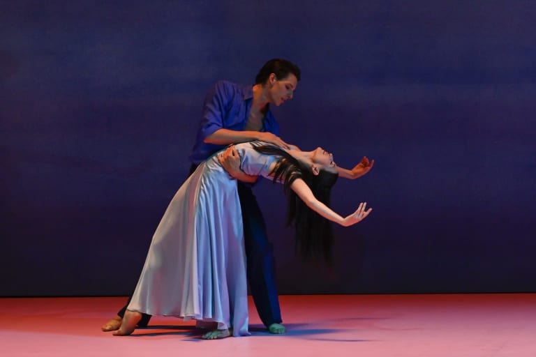 230621-104BF_SIGNES _Carolyn Carlson_Hannah O'Neill Germain Louvet (c) Benoîte Fanton OnP