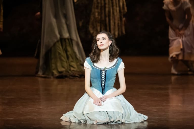 _Z9Z6603_GISELLE_Coralli Perrot_Bleuenn Battistoni (c) Julien Benhamou OnP