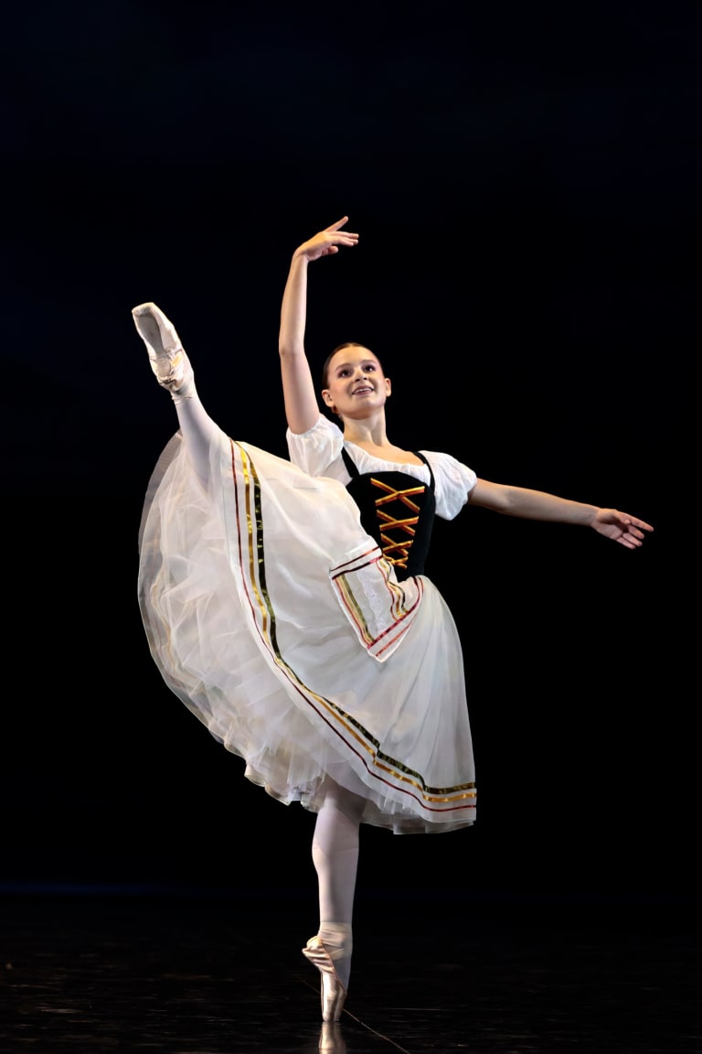 Fête des Fleurs à Genzano (August Bournonville), Ecole de Danse de l'Opéra de Paris © Svetlana Loboff OnP-368