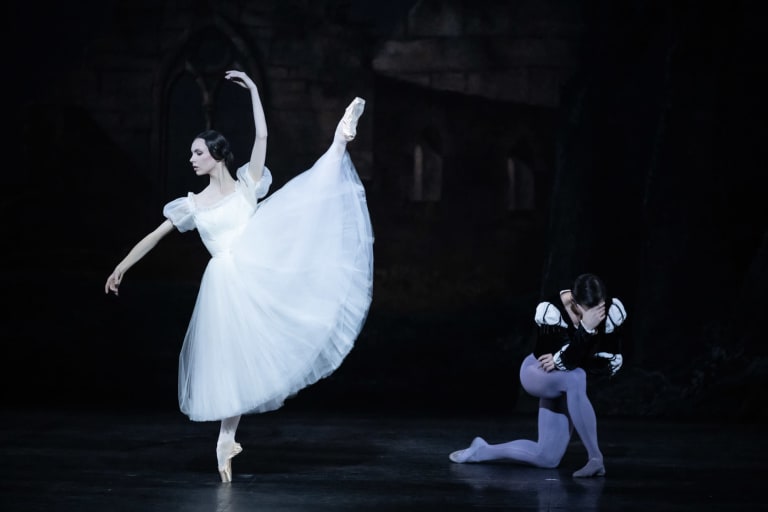 _Z9Z7853_GISELLE_Coralli Perrot_Bleuenn Battistoni Marc Moreau (c) Julien Benhamou OnP