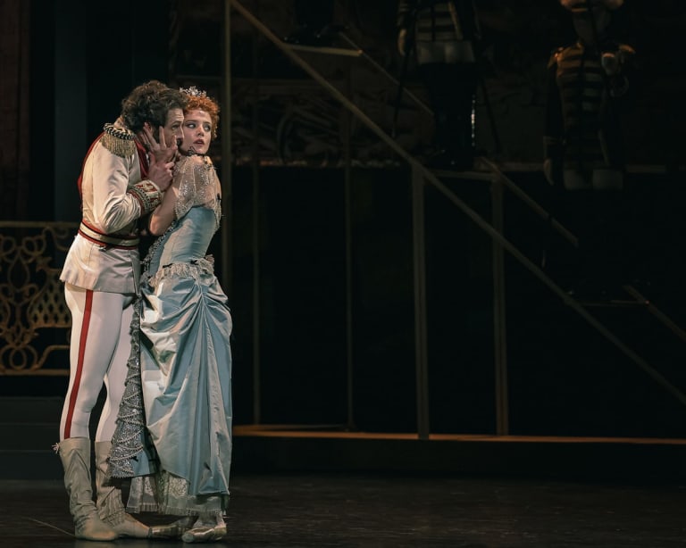 MHB_4949_MAYERLING_K MacMillan_Naïs Duboscq Mathieu Ganio (c) Maria-Helena Buckley OnP