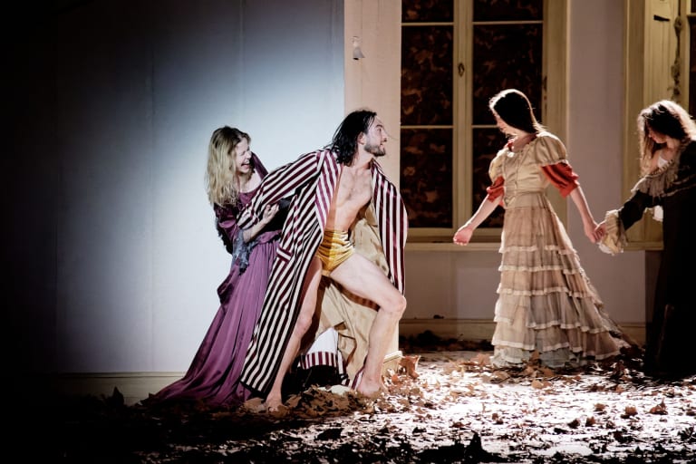 240622-BONP-BB-525_BARBE-BLEUE_Pina Bausch_Amélie Joannidès Takeru Coste (c) Agathe Poupeney OnP