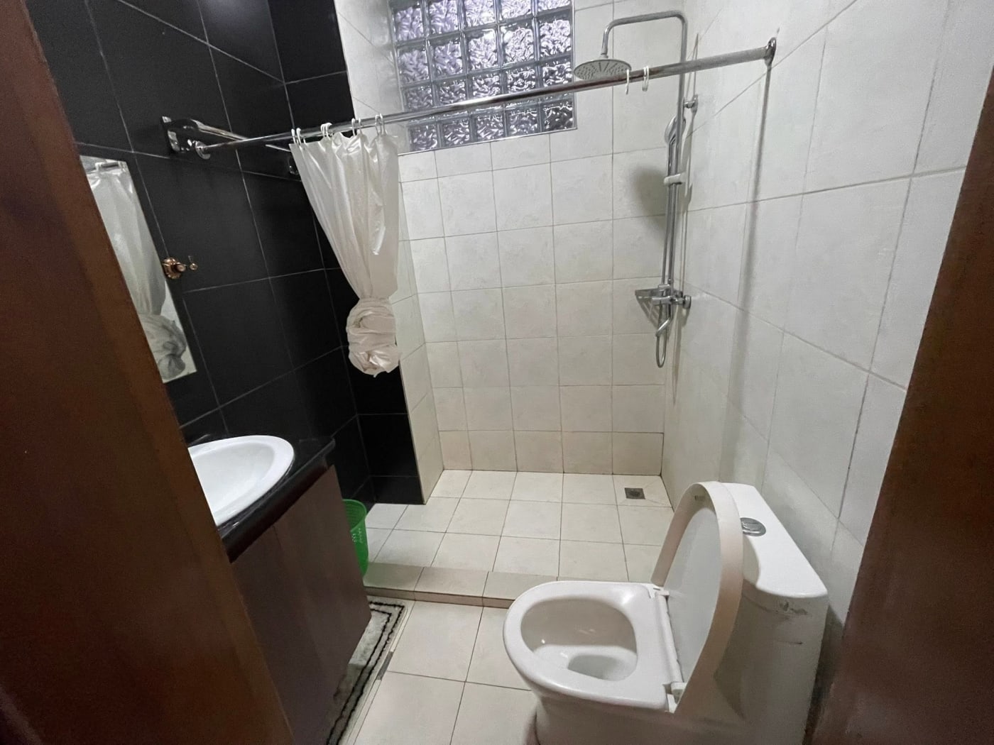 3 Bedroom Furnished Apartment for Rent in Kibagabaga With Big Garden
