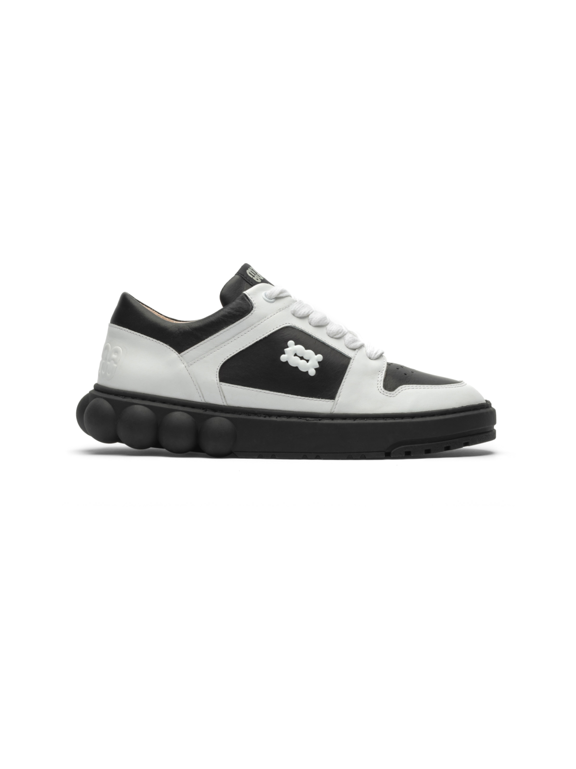 Oyster Black/White Leather