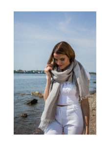 Nordic Swan Living - Pellava -huivi - TUMMANHARMAA | Stockmann