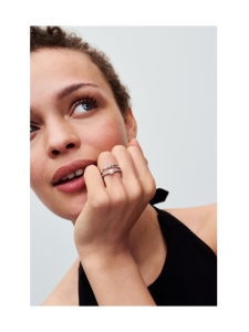 Pandora - Kaksiosainen käsitelty makeanveden viljelty helmi ja pavé -sormus | Stockmann