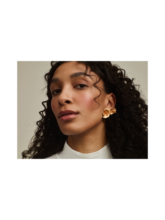 Kalevala - Kesäyön ruusu isot nappikorvakorut pronssi 361000702T | Stockmann - photo 2