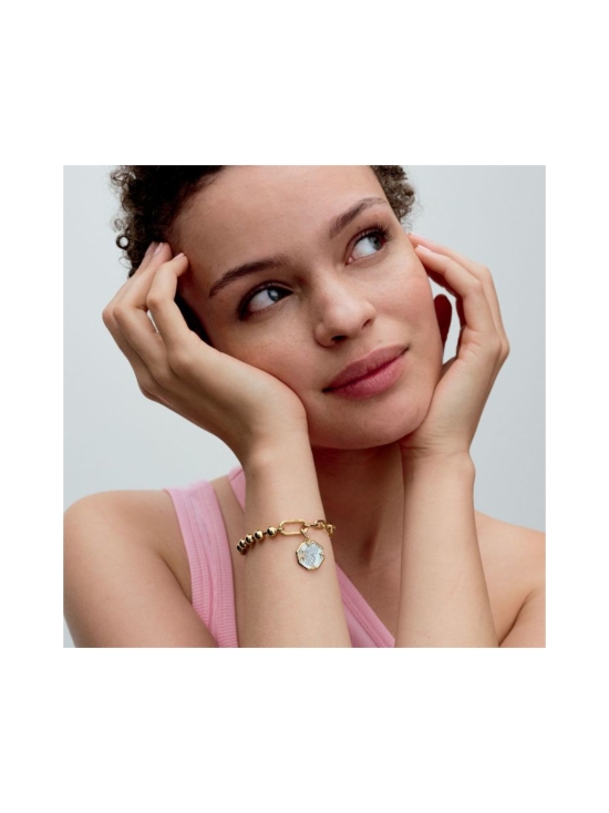 Pandora - Pandora ME helmiäishohtoinen perhonen -riipushela Butterfly 14k gold-plated medallion with clear cubic zirconia and white bioresin man-made mother of pearl 14k Gold-plated unique metal blend  Mixed stone Clear 763366C01 | Stockmann - photo 2