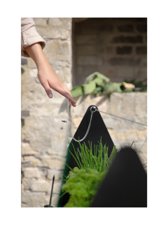 Eva Solo Outdoor - Simply Grow minikasvihuone jalustal - MUSTA - photo 5 Eva Solo Outdoor - Simply Grow minikasvihuone jalustal - MUSTA | Stockmann - photo 5
